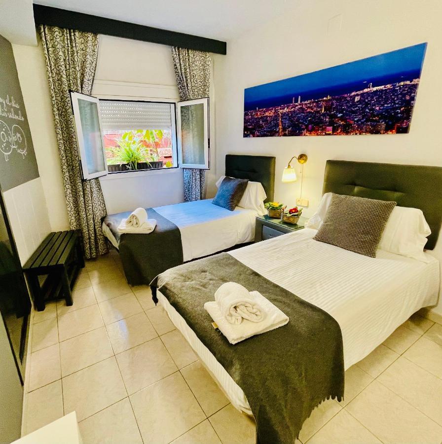Hostal Lleida Barcelona Bagian luar foto