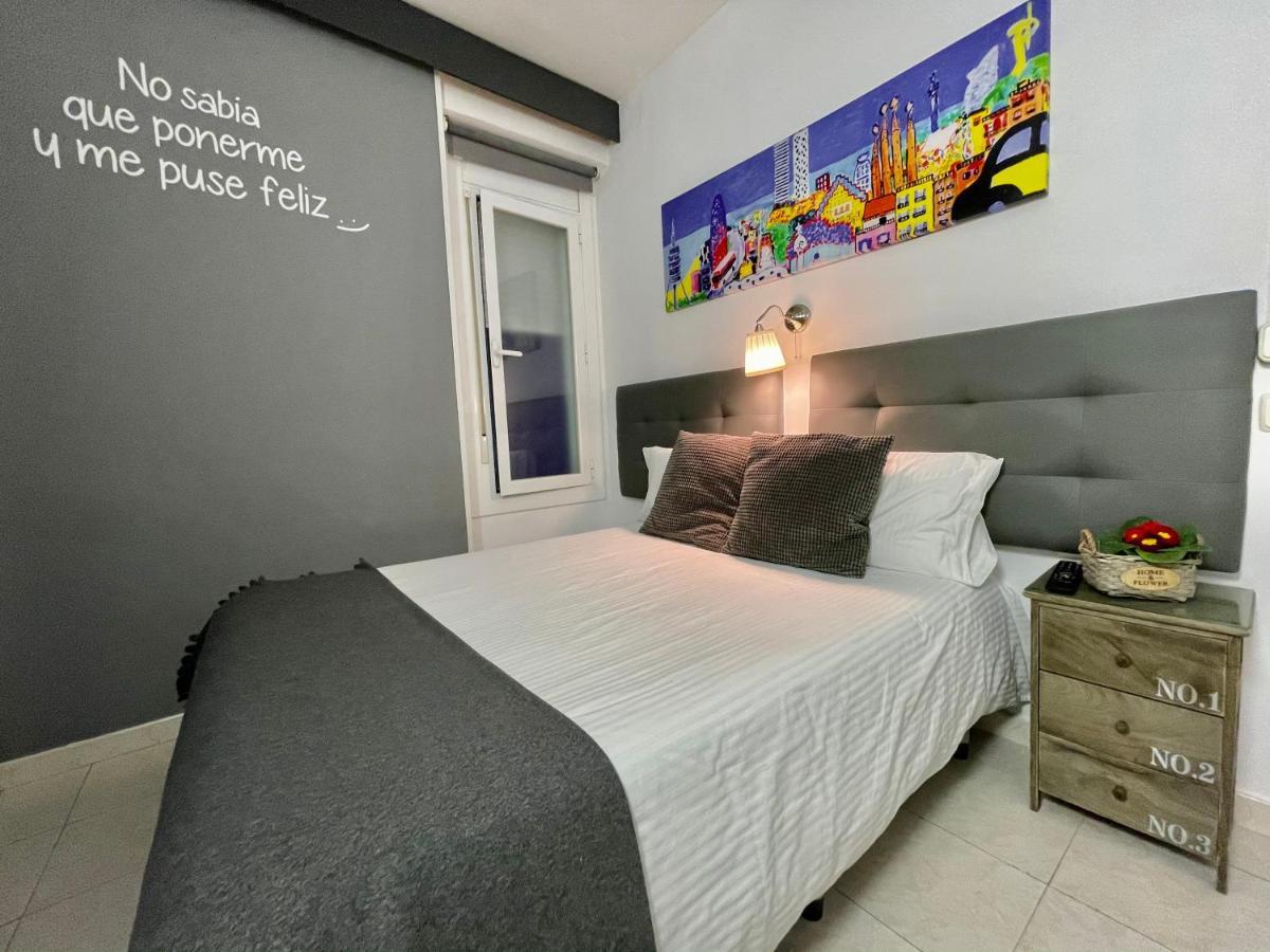 Hostal Lleida Barcelona Bagian luar foto