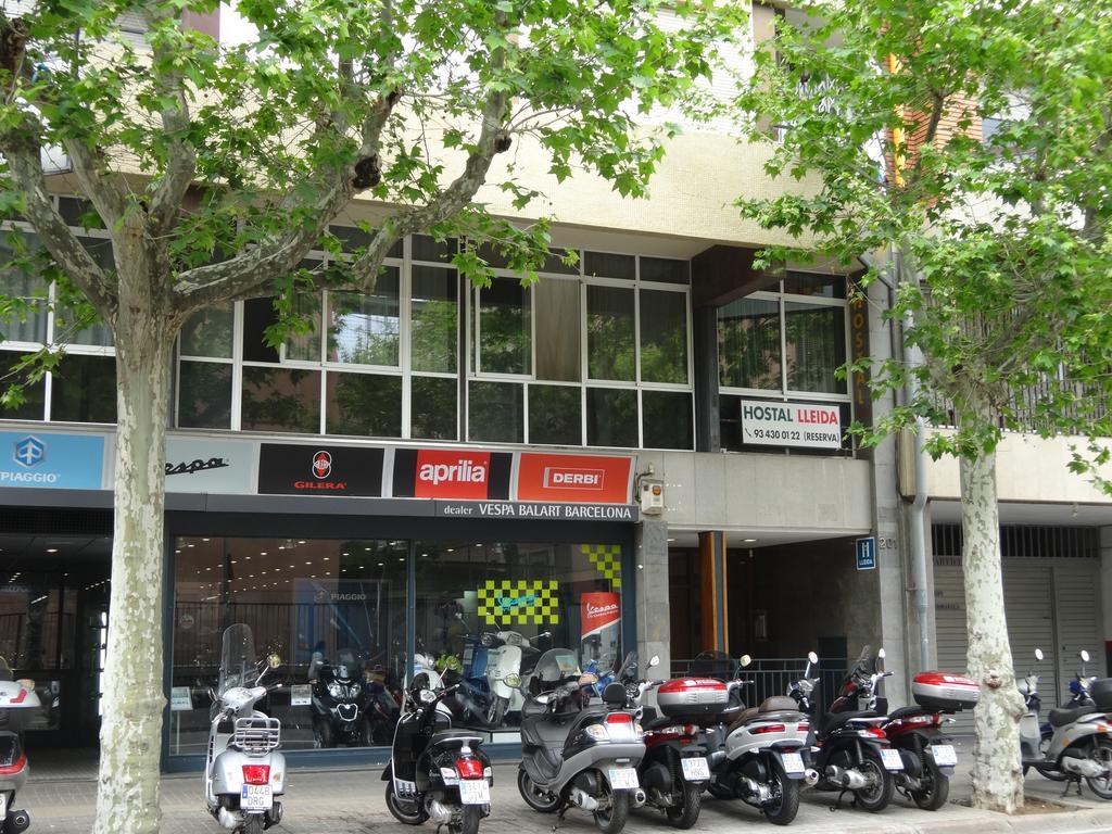 Hostal Lleida Barcelona Bagian luar foto