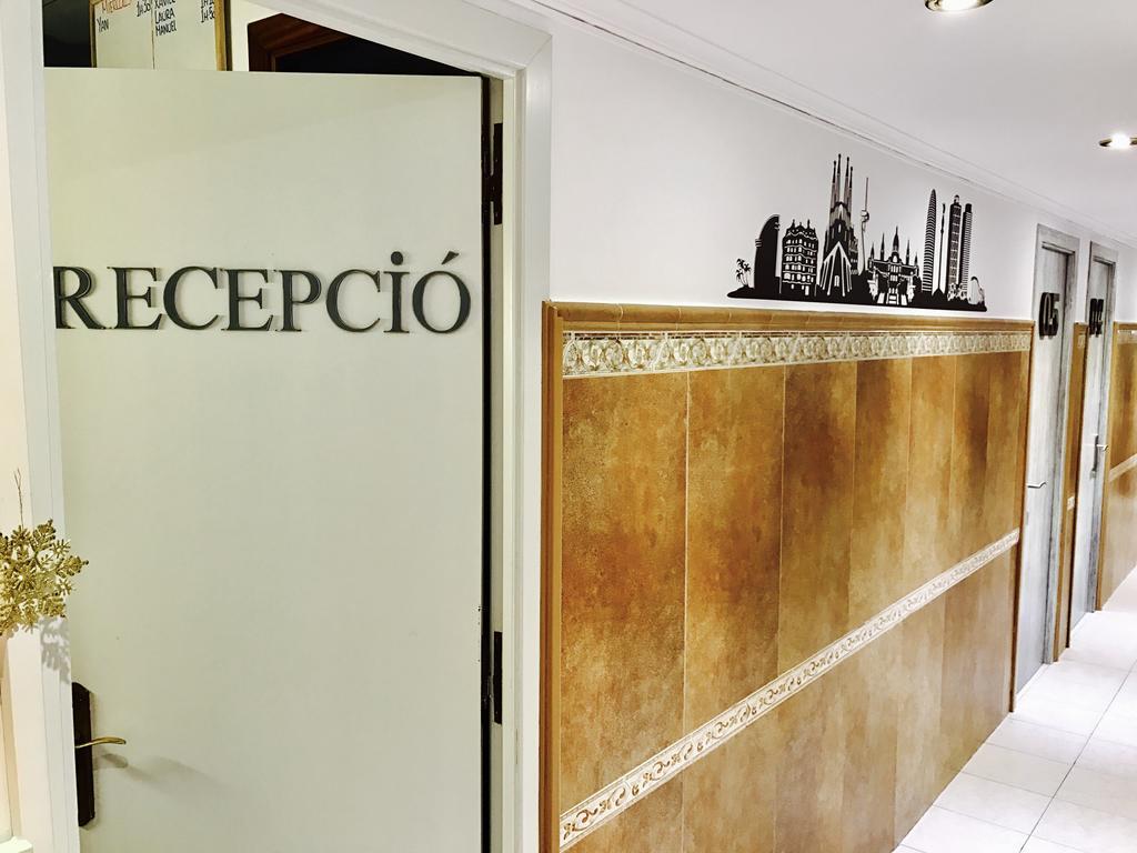 Hostal Lleida Barcelona Bagian luar foto